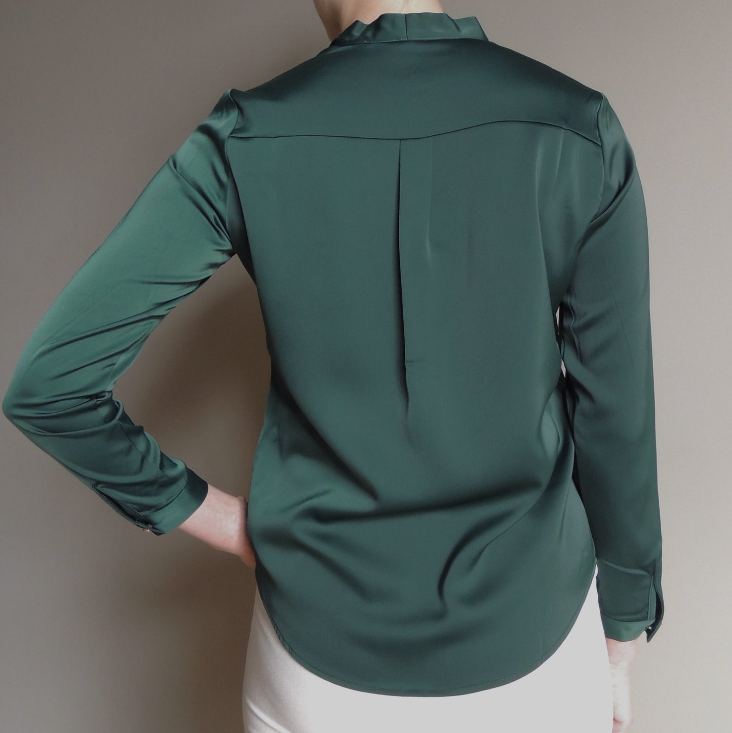 Zijde blouse V-neck in groen met lange mouwen