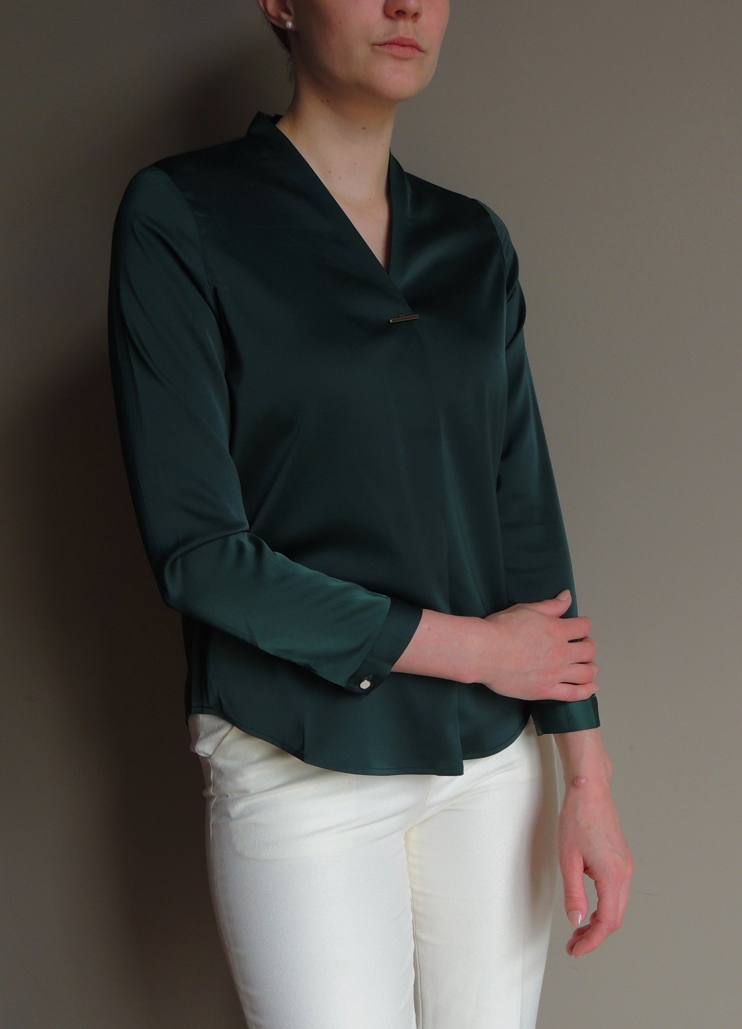 Zijde blouse V-neck in groen met lange mouwen