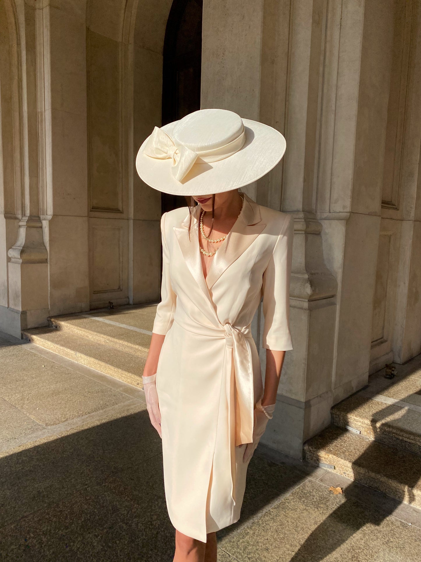 Elegant midi dress in cream