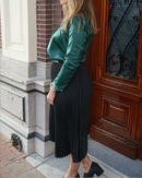 Classic pleated midi skirt in black