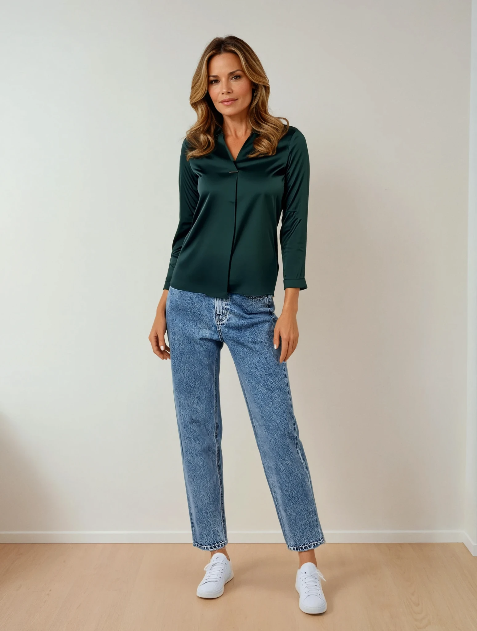 Silk blouse V-neck in green with long sleeves